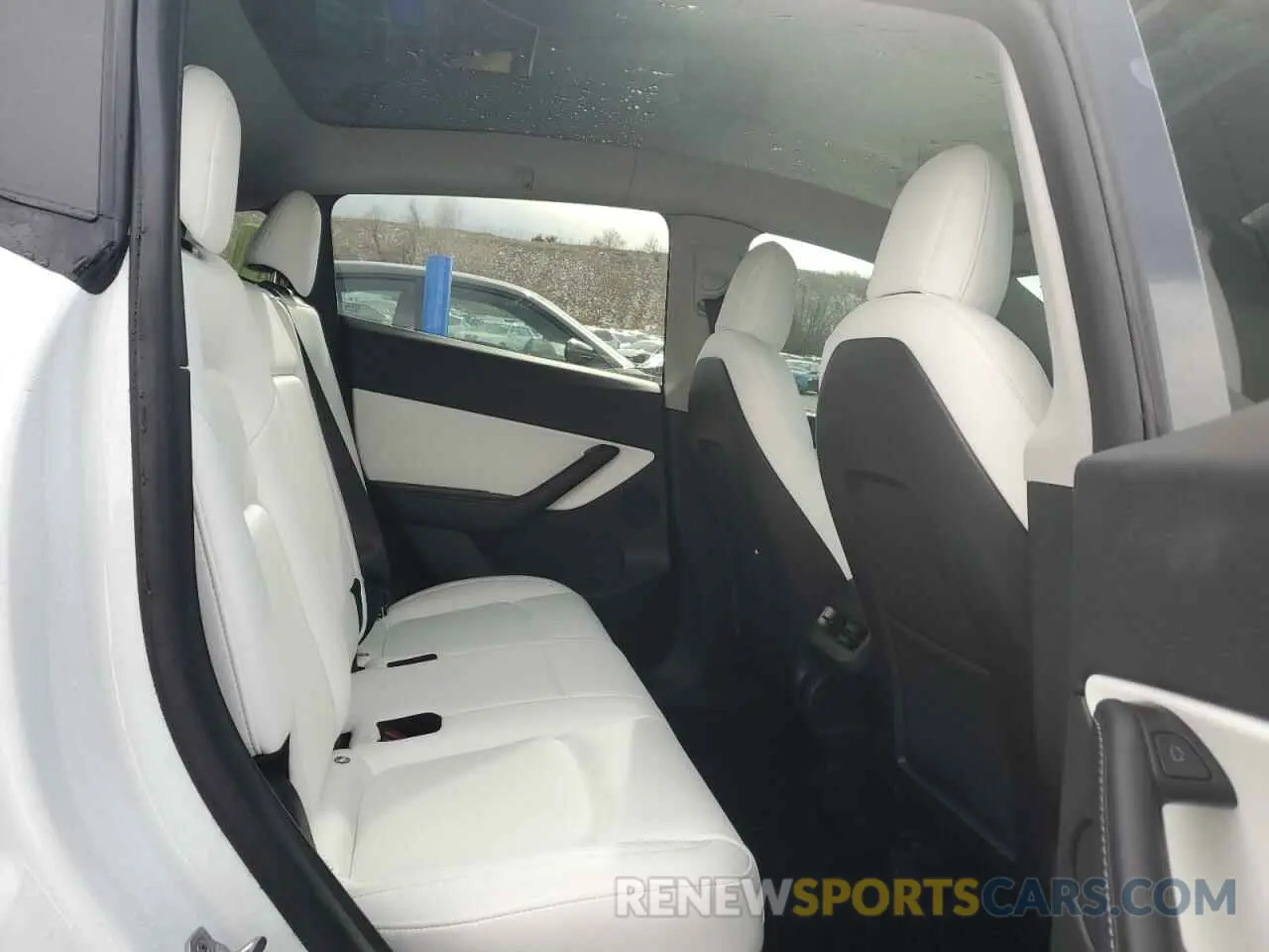 11 Photograph of a damaged car 7SAYGDEE3NF310150 TESLA MODEL Y 2022