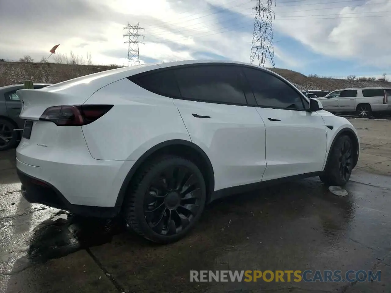 3 Photograph of a damaged car 7SAYGDEE3NF310150 TESLA MODEL Y 2022