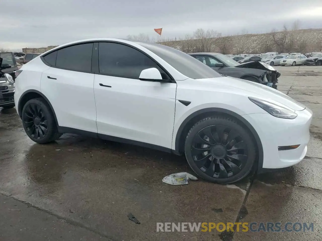 4 Photograph of a damaged car 7SAYGDEE3NF310150 TESLA MODEL Y 2022