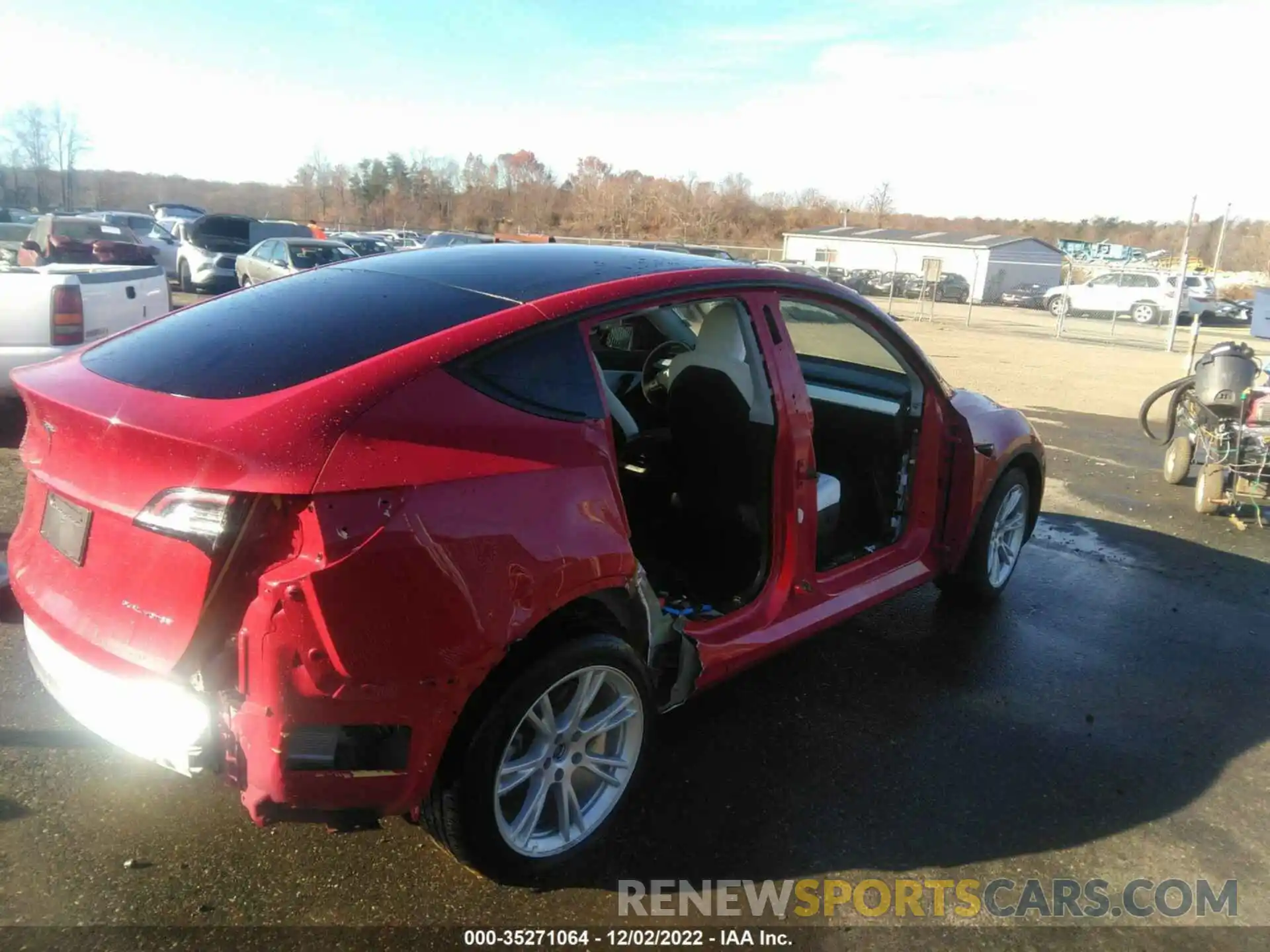 4 Photograph of a damaged car 7SAYGDEE3NF312027 TESLA MODEL Y 2022