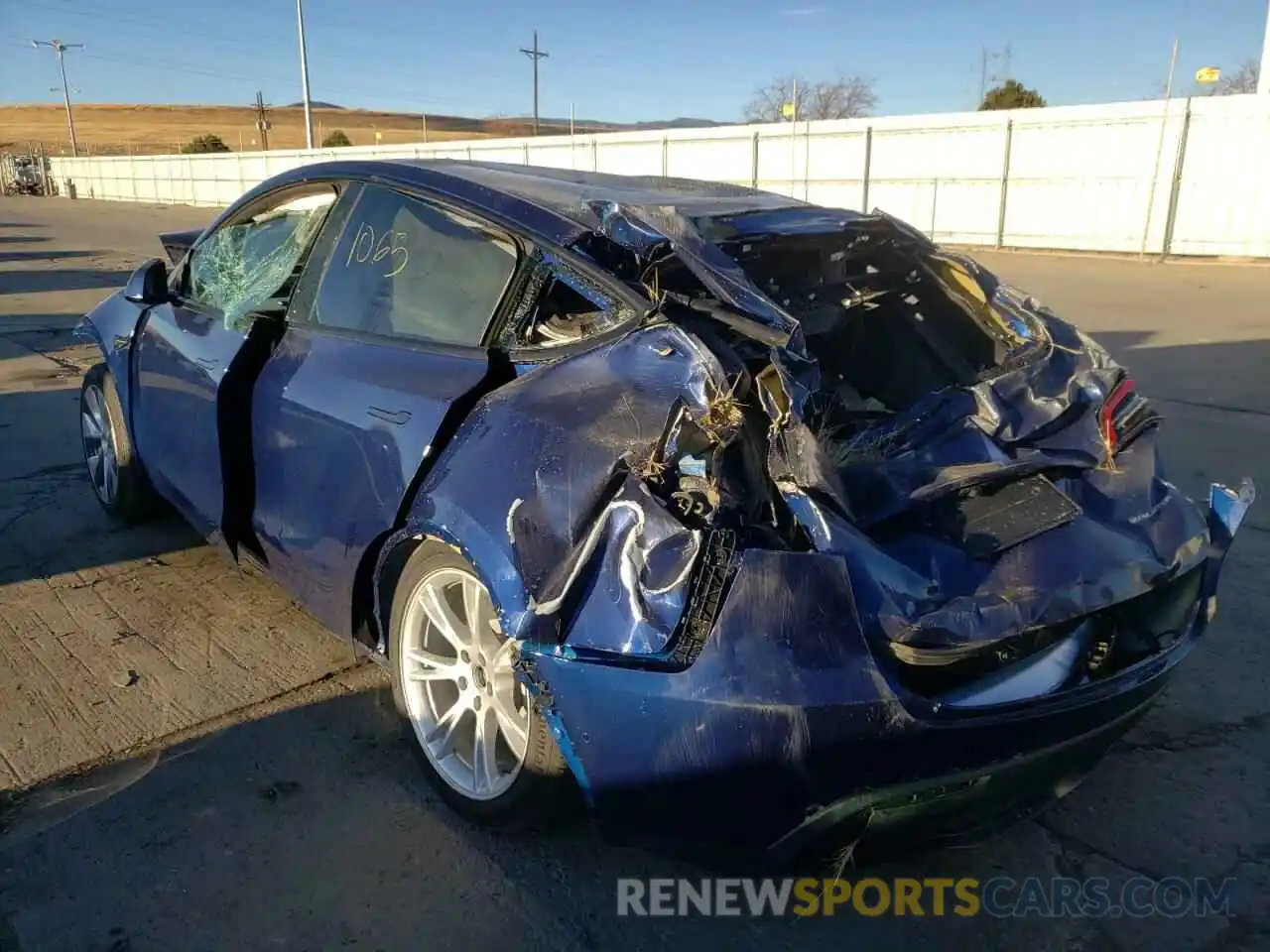 3 Photograph of a damaged car 7SAYGDEE3NF313680 TESLA MODEL Y 2022