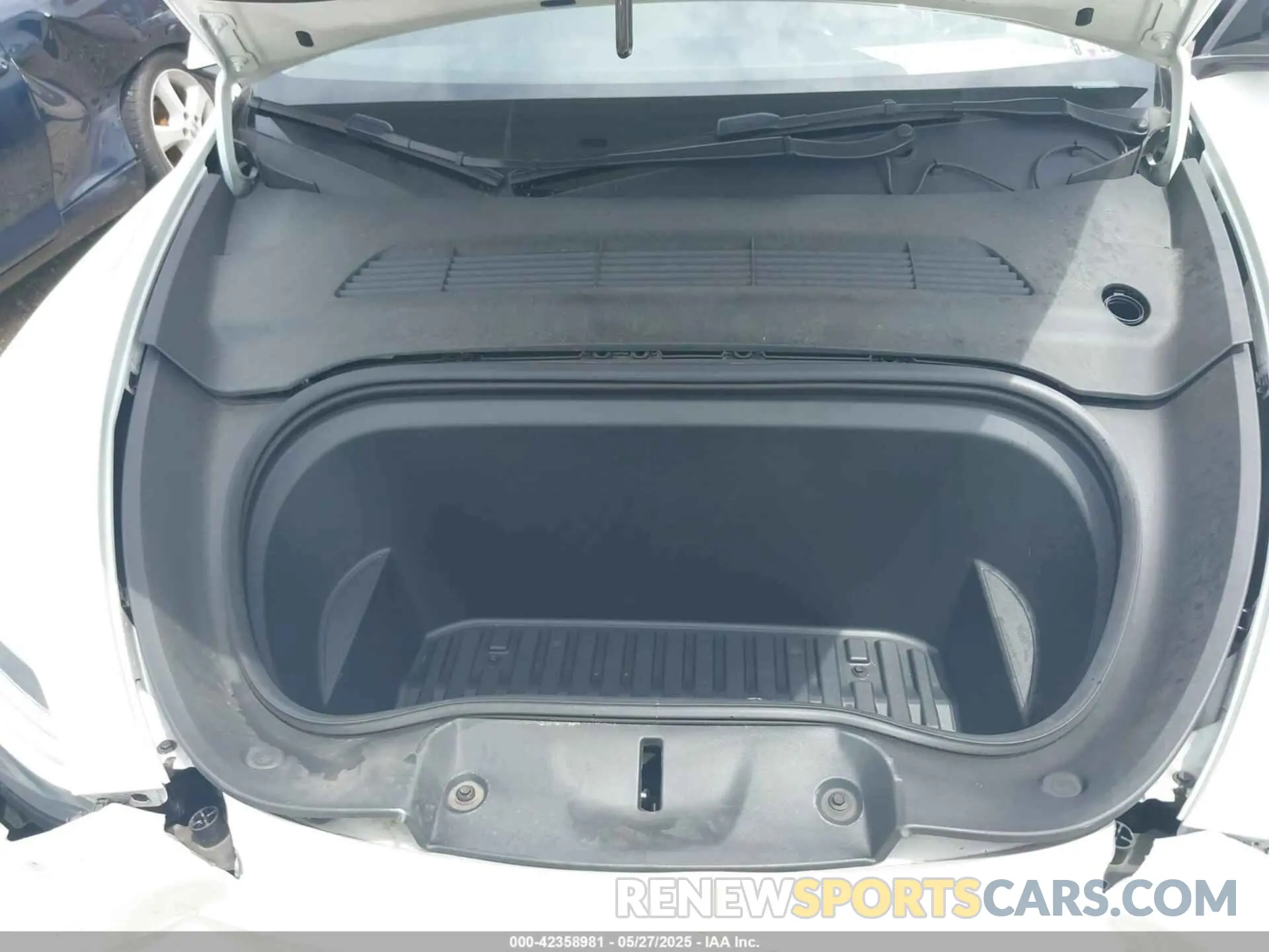 10 Photograph of a damaged car 7SAYGDEE3NF315963 TESLA MODEL Y 2022