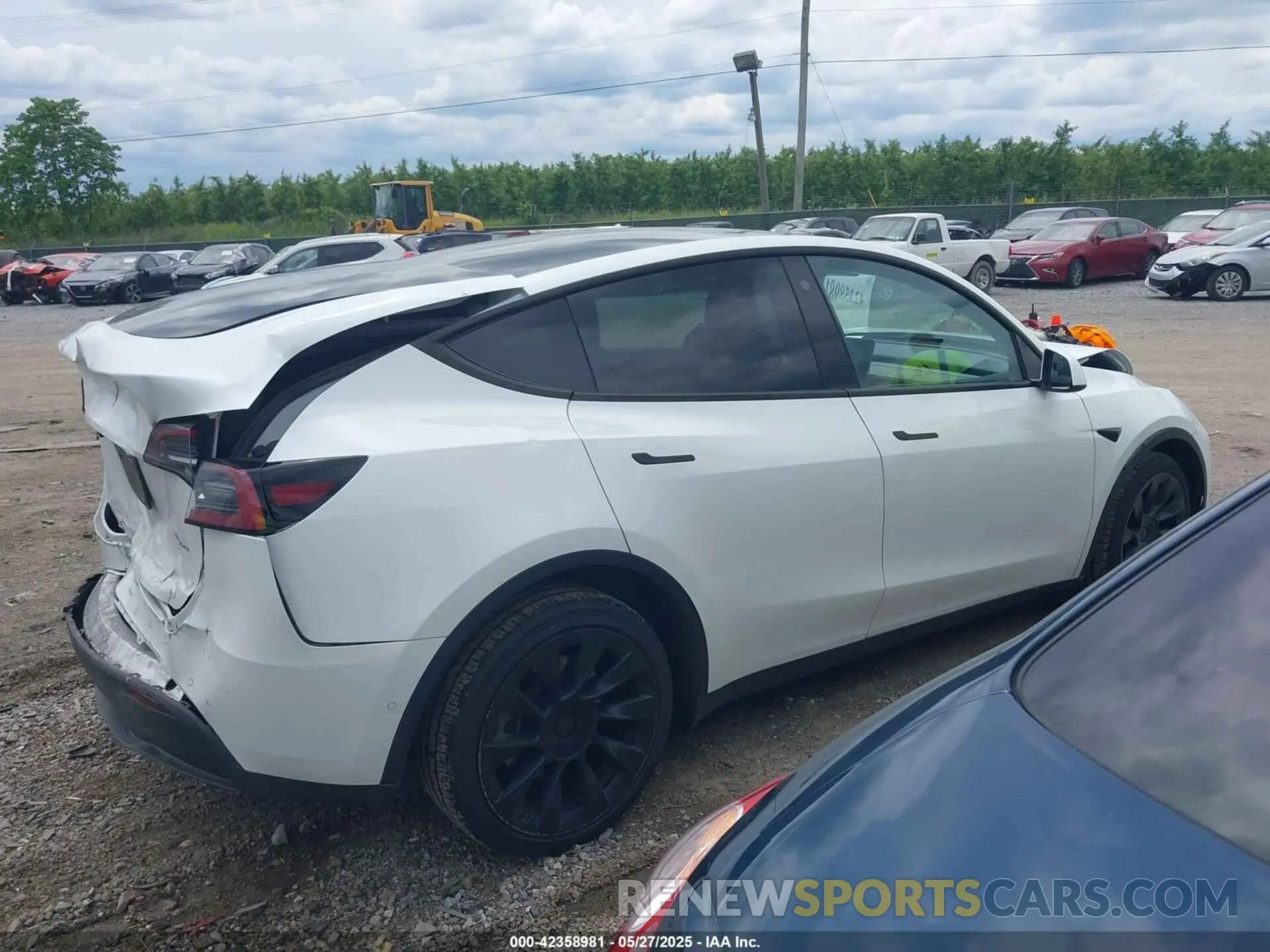 13 Photograph of a damaged car 7SAYGDEE3NF315963 TESLA MODEL Y 2022