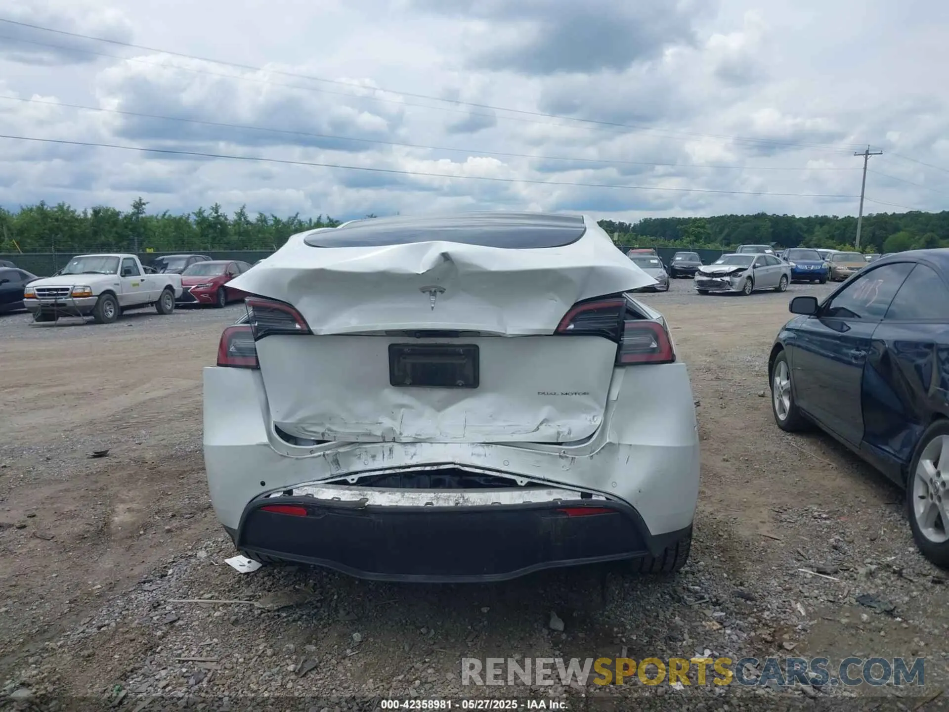 16 Photograph of a damaged car 7SAYGDEE3NF315963 TESLA MODEL Y 2022