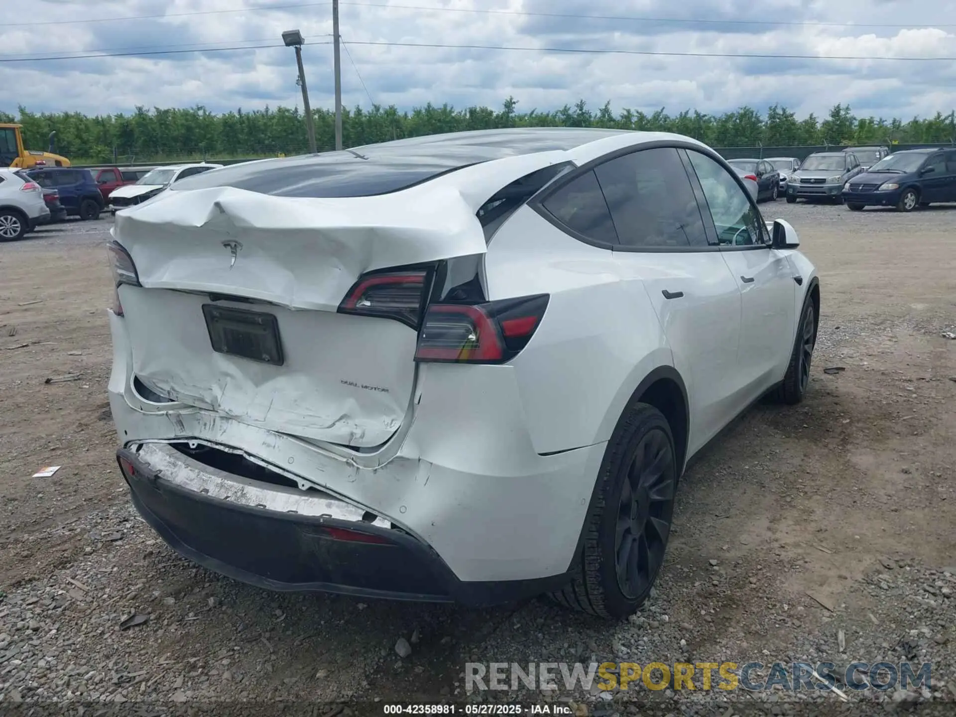 4 Photograph of a damaged car 7SAYGDEE3NF315963 TESLA MODEL Y 2022