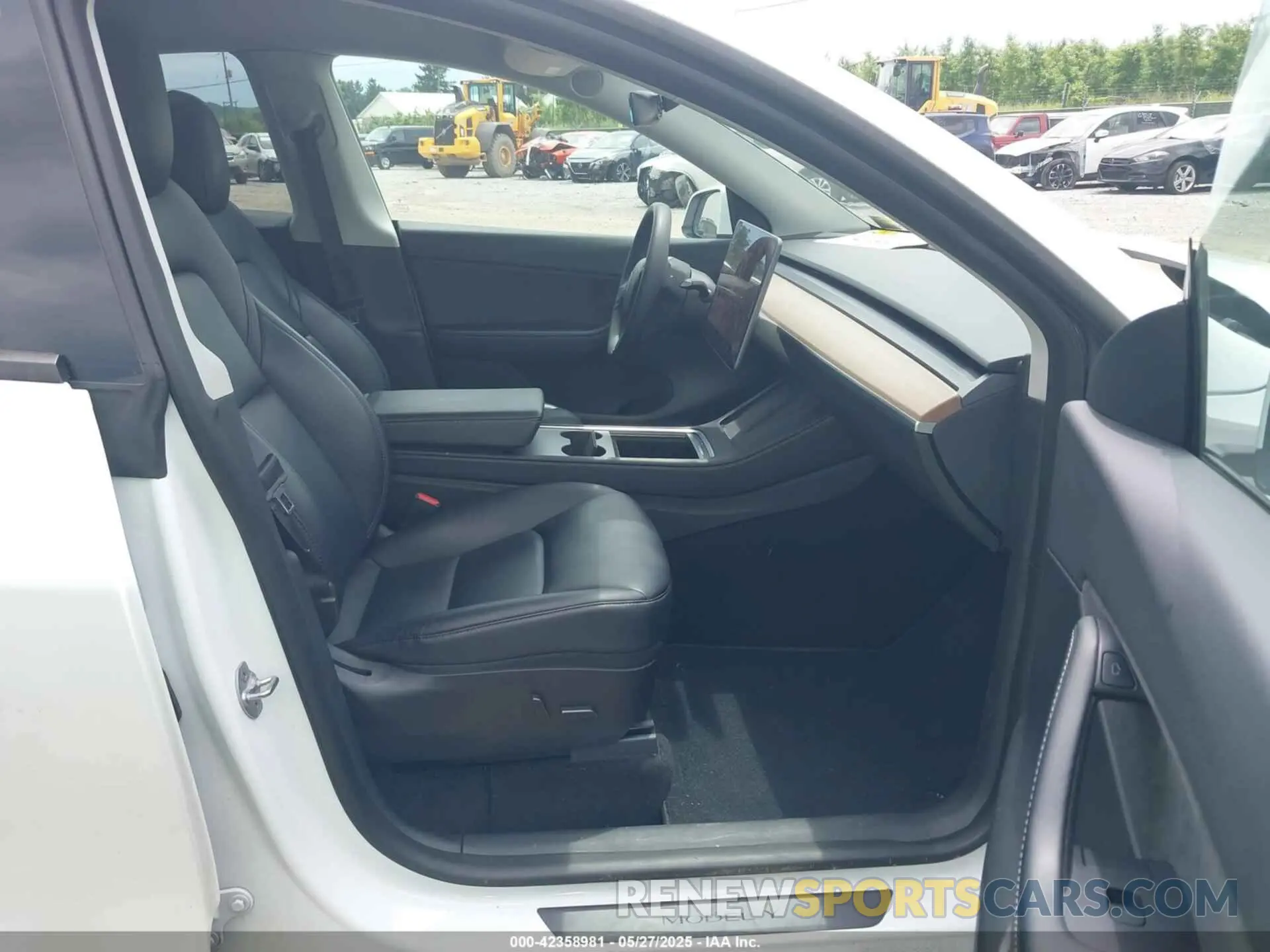 5 Photograph of a damaged car 7SAYGDEE3NF315963 TESLA MODEL Y 2022