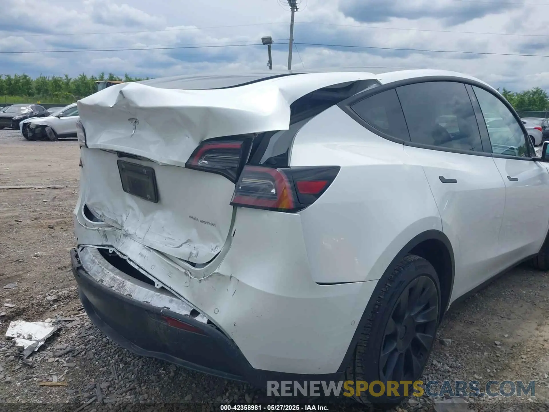 6 Photograph of a damaged car 7SAYGDEE3NF315963 TESLA MODEL Y 2022