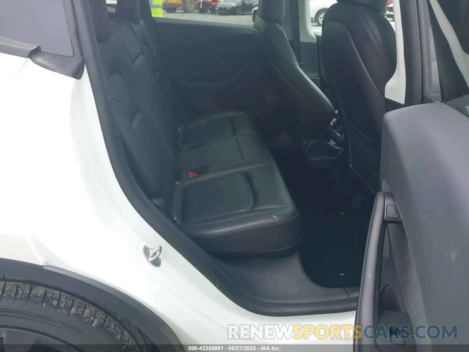 8 Photograph of a damaged car 7SAYGDEE3NF315963 TESLA MODEL Y 2022