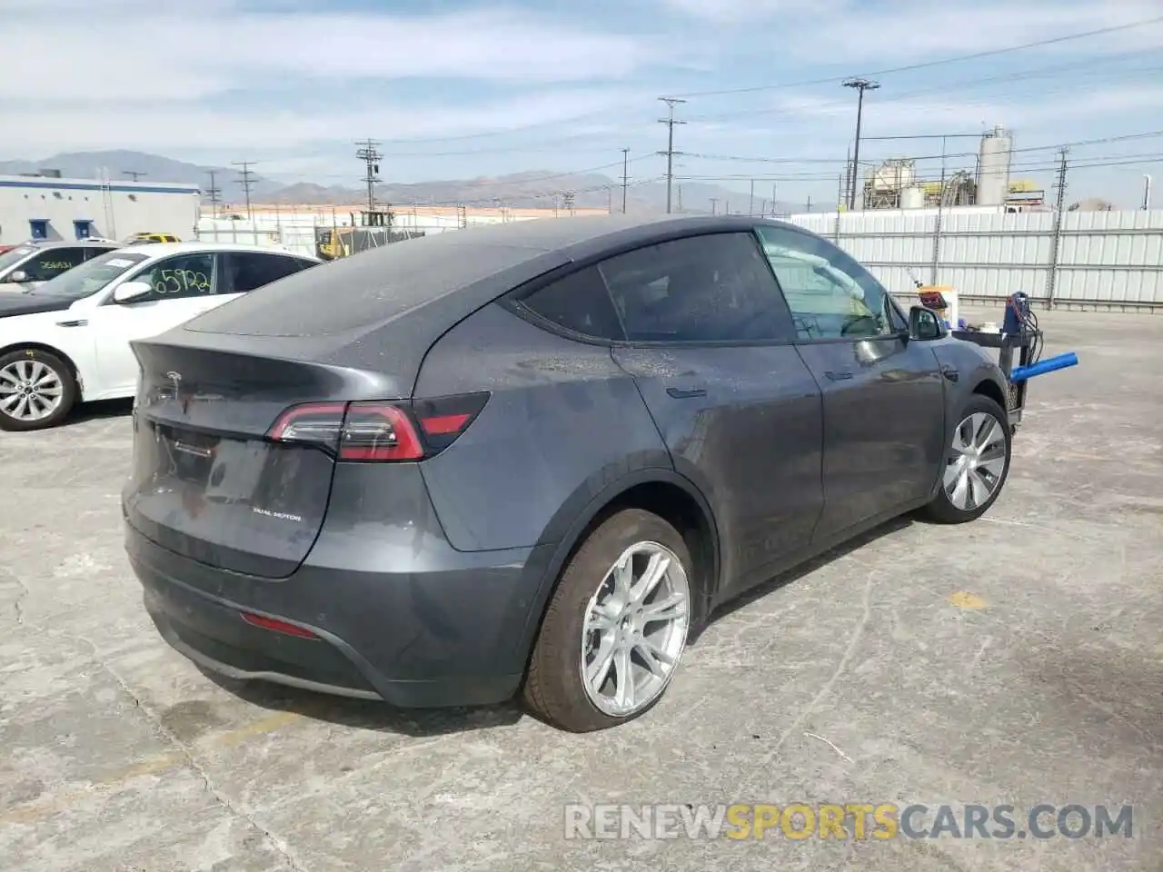 4 Photograph of a damaged car 7SAYGDEE3NF318085 TESLA MODEL Y 2022