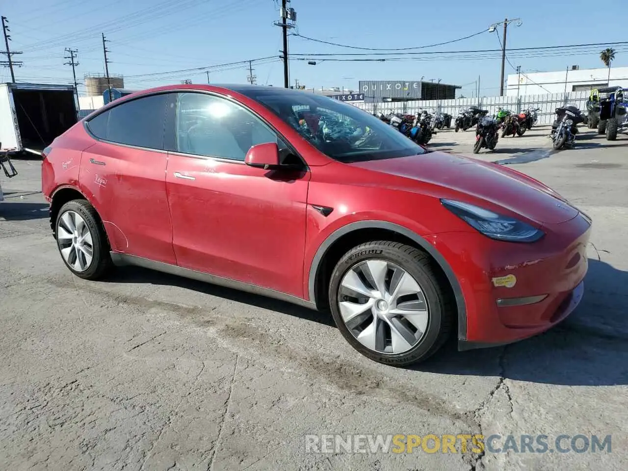 4 Photograph of a damaged car 7SAYGDEE3NF318359 TESLA MODEL Y 2022