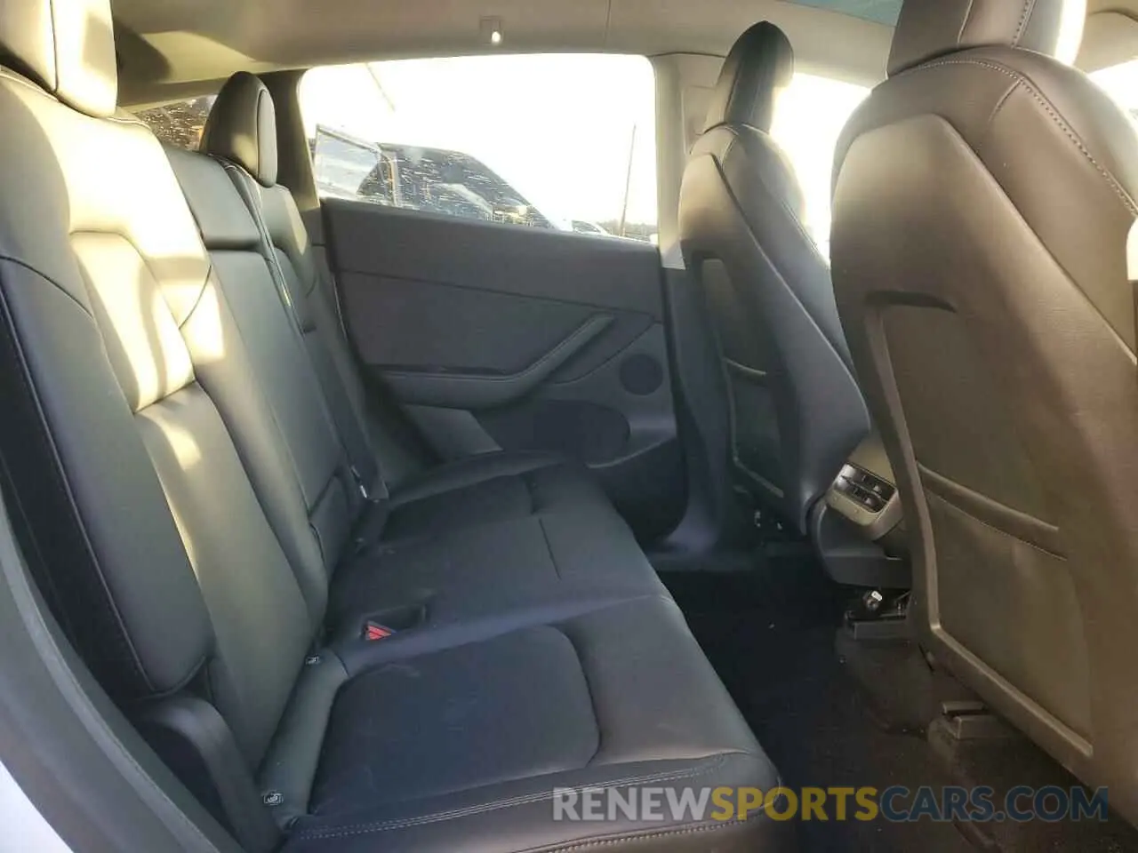 10 Photograph of a damaged car 7SAYGDEE3NF320161 TESLA MODEL Y 2022