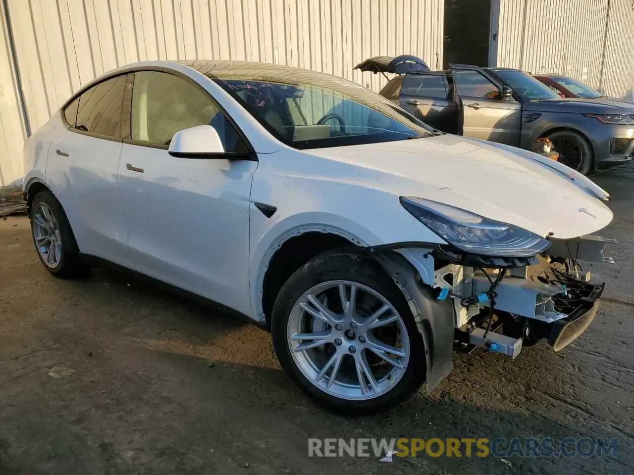 4 Photograph of a damaged car 7SAYGDEE3NF320161 TESLA MODEL Y 2022