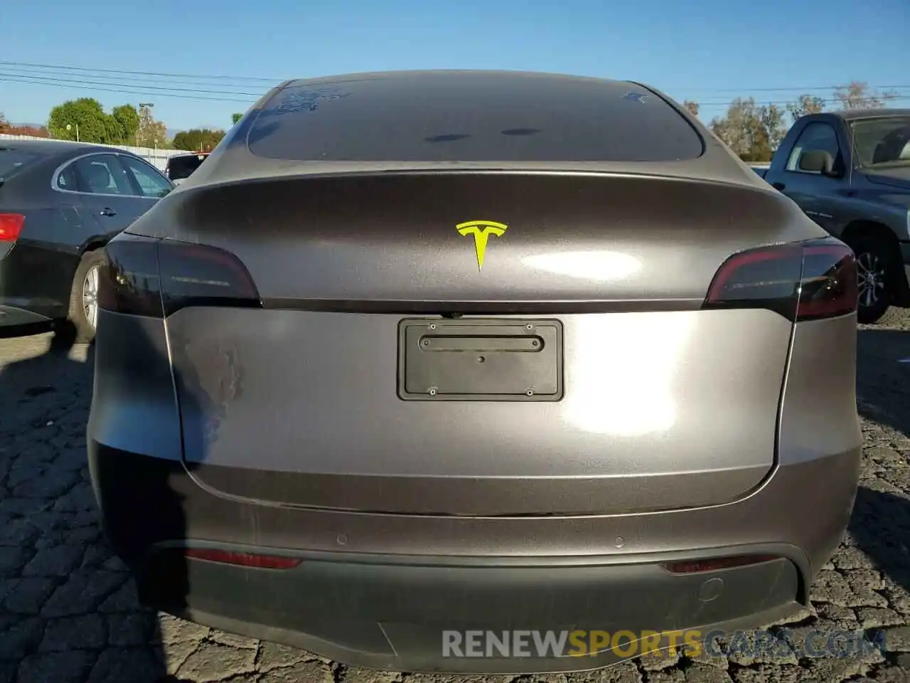 6 Photograph of a damaged car 7SAYGDEE3NF322105 TESLA MODEL Y 2022