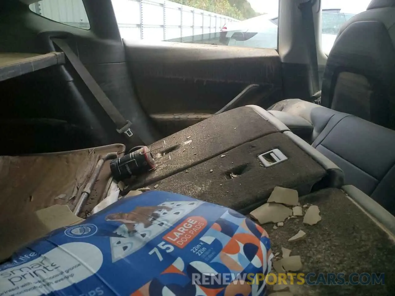 10 Photograph of a damaged car 7SAYGDEE3NF325327 TESLA MODEL Y 2022