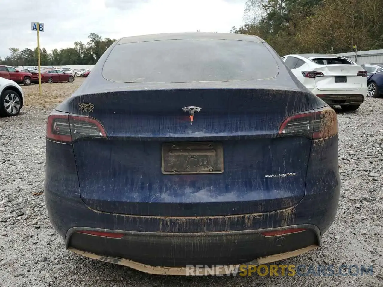 6 Photograph of a damaged car 7SAYGDEE3NF325327 TESLA MODEL Y 2022