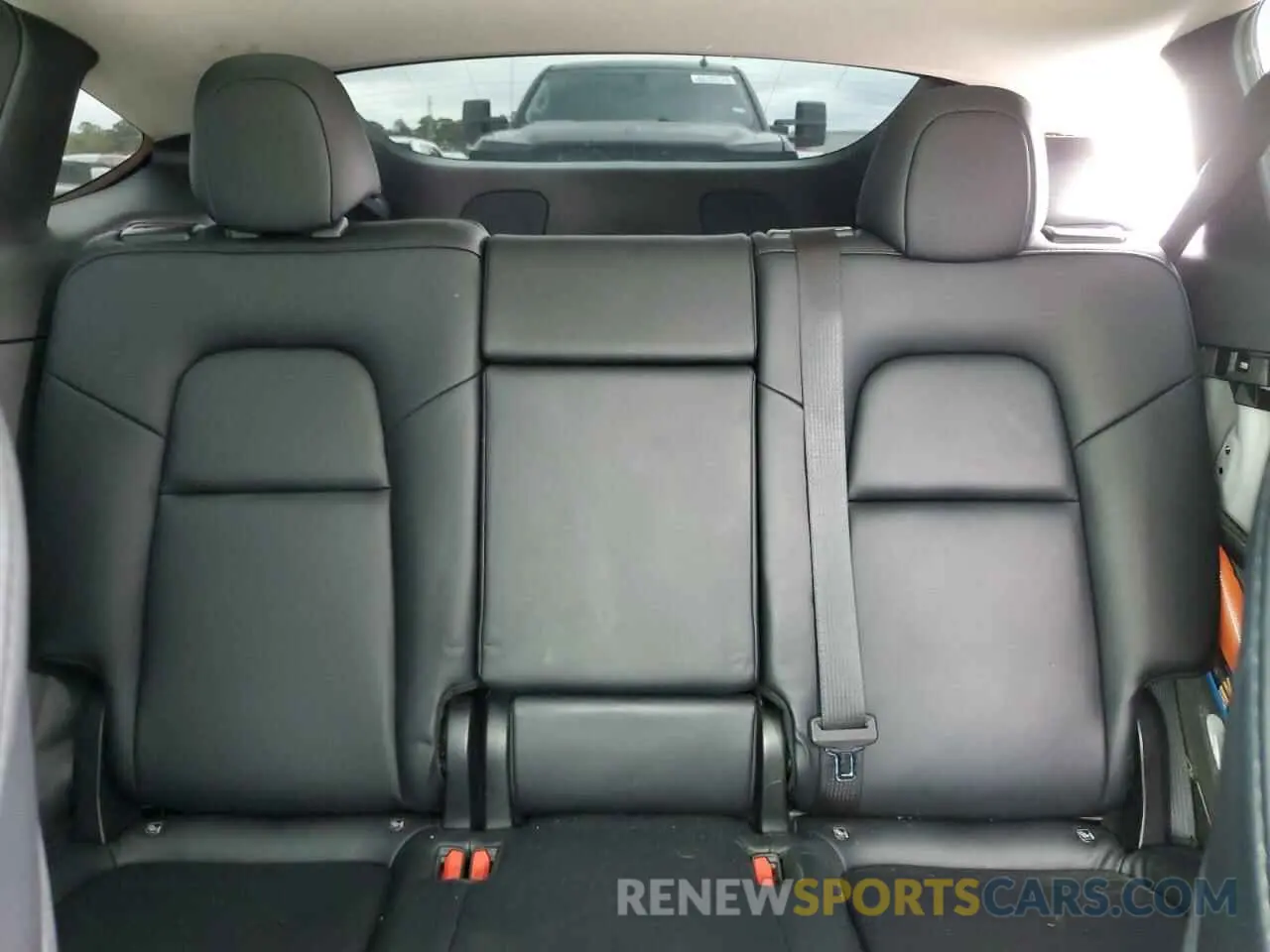 10 Photograph of a damaged car 7SAYGDEE3NF331483 TESLA MODEL Y 2022