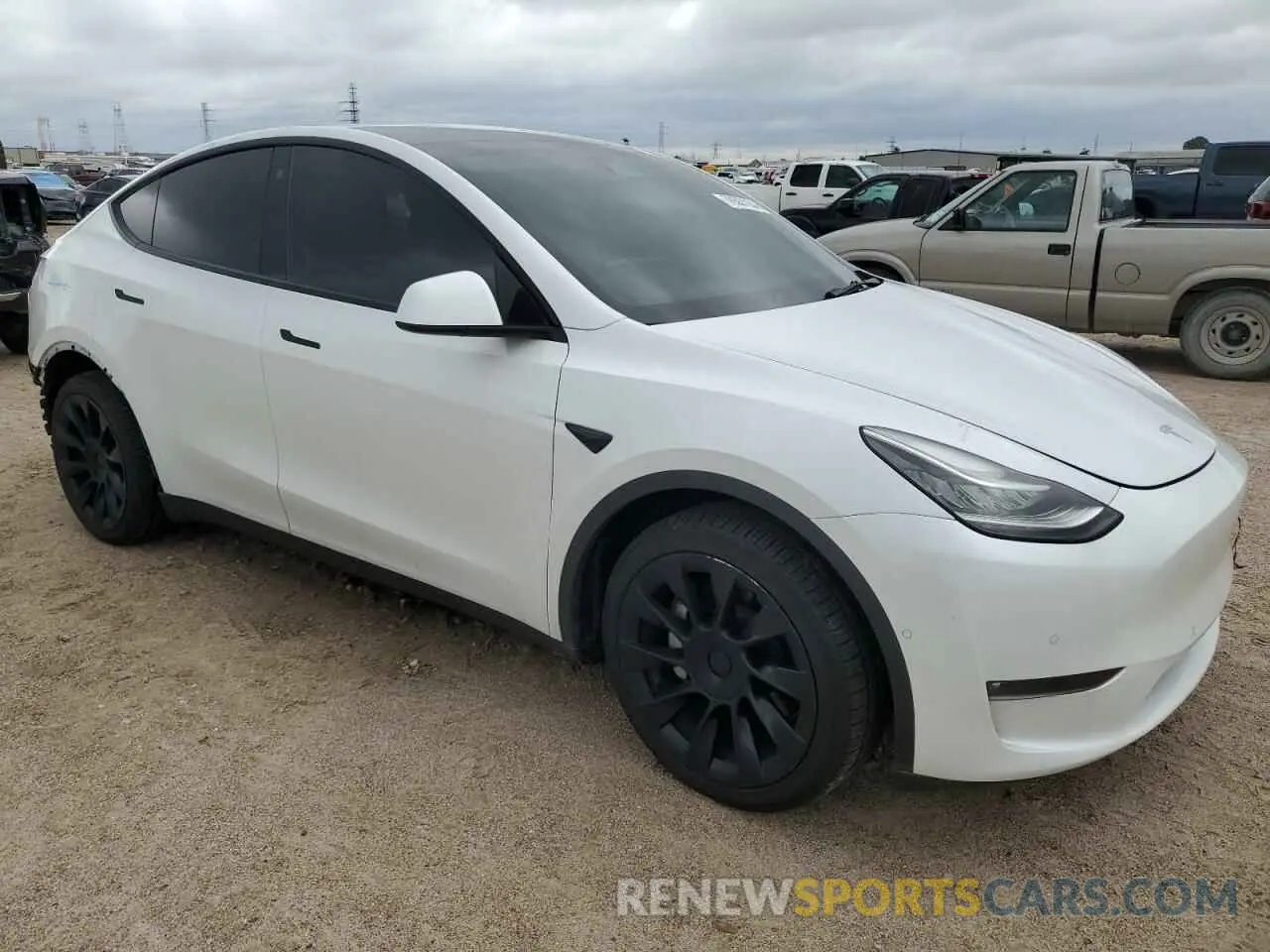 4 Photograph of a damaged car 7SAYGDEE3NF331483 TESLA MODEL Y 2022