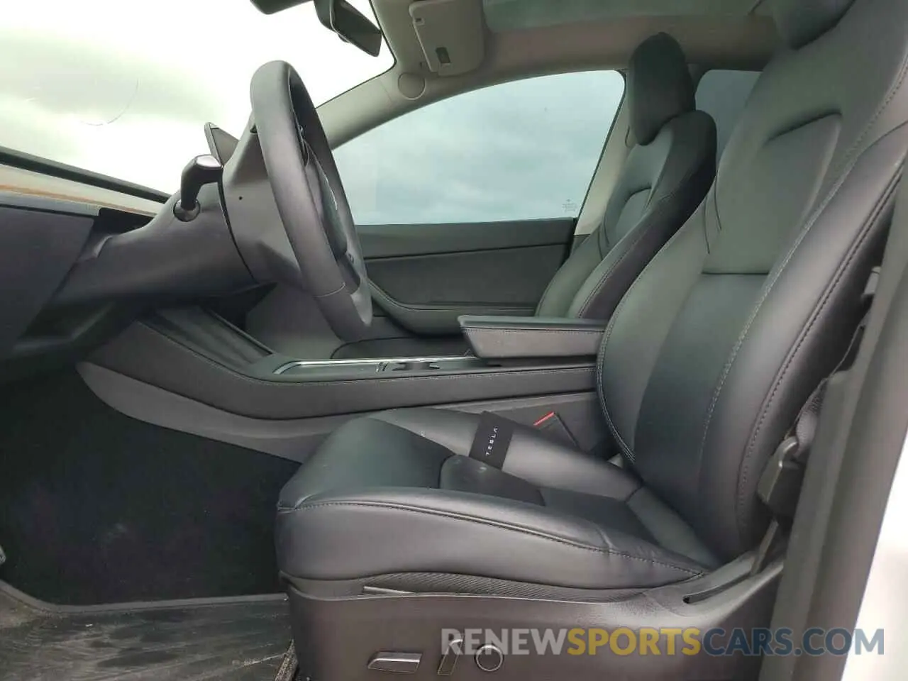7 Photograph of a damaged car 7SAYGDEE3NF331483 TESLA MODEL Y 2022