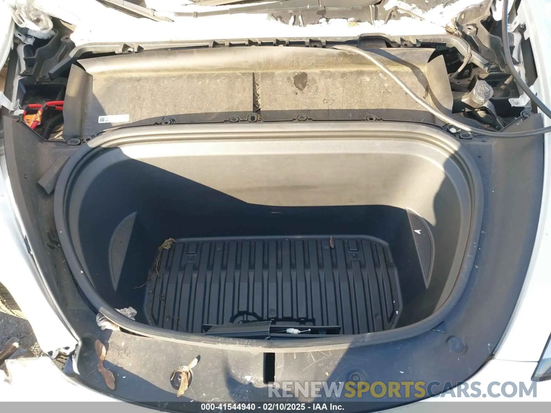 10 Photograph of a damaged car 7SAYGDEE3NF331645 TESLA MODEL Y 2022