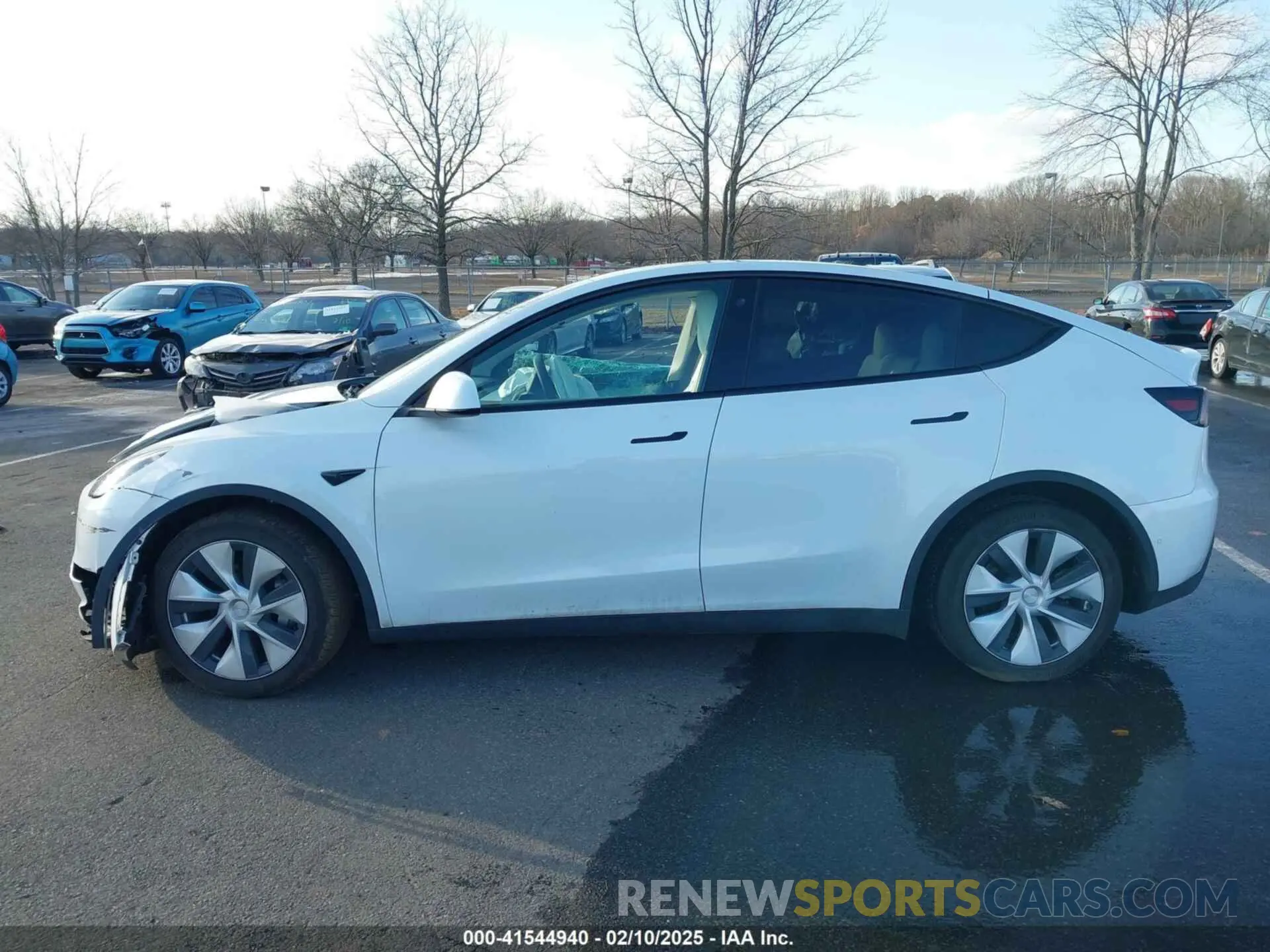 13 Photograph of a damaged car 7SAYGDEE3NF331645 TESLA MODEL Y 2022