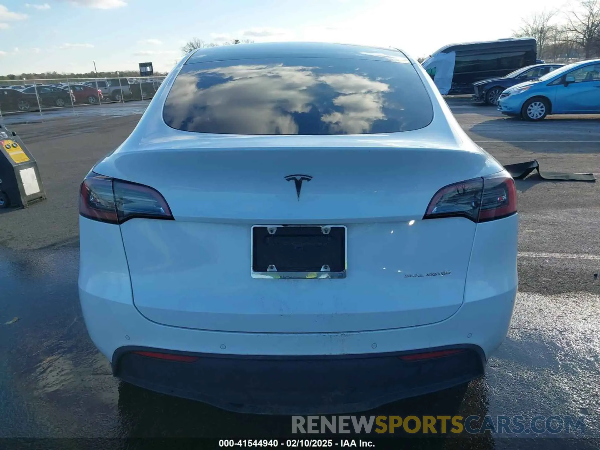 15 Photograph of a damaged car 7SAYGDEE3NF331645 TESLA MODEL Y 2022