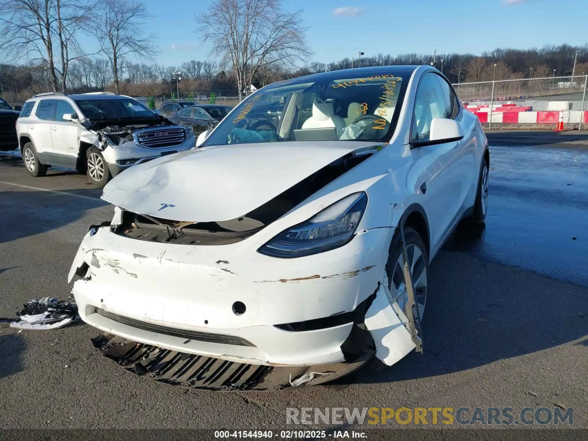 2 Photograph of a damaged car 7SAYGDEE3NF331645 TESLA MODEL Y 2022