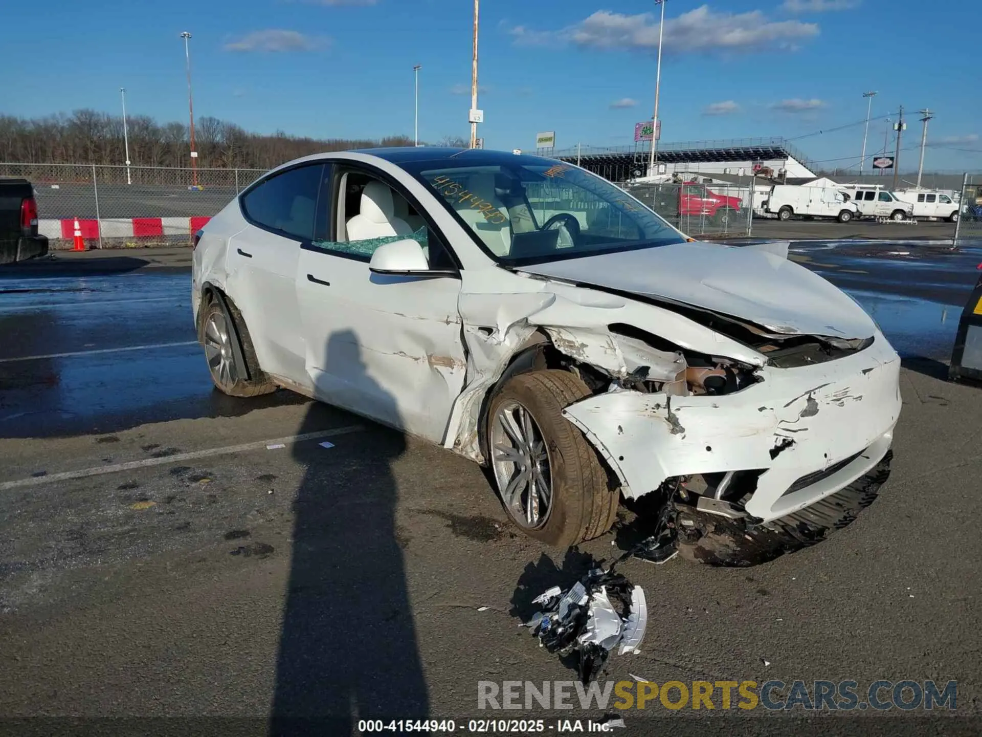 6 Photograph of a damaged car 7SAYGDEE3NF331645 TESLA MODEL Y 2022