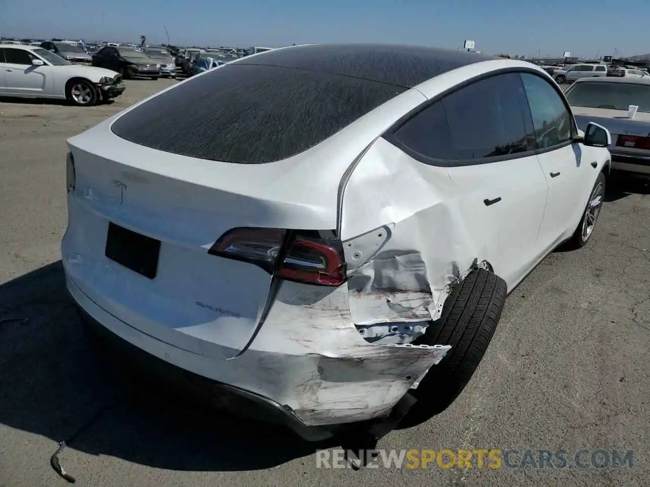 4 Photograph of a damaged car 7SAYGDEE3NF355685 TESLA MODEL Y 2022