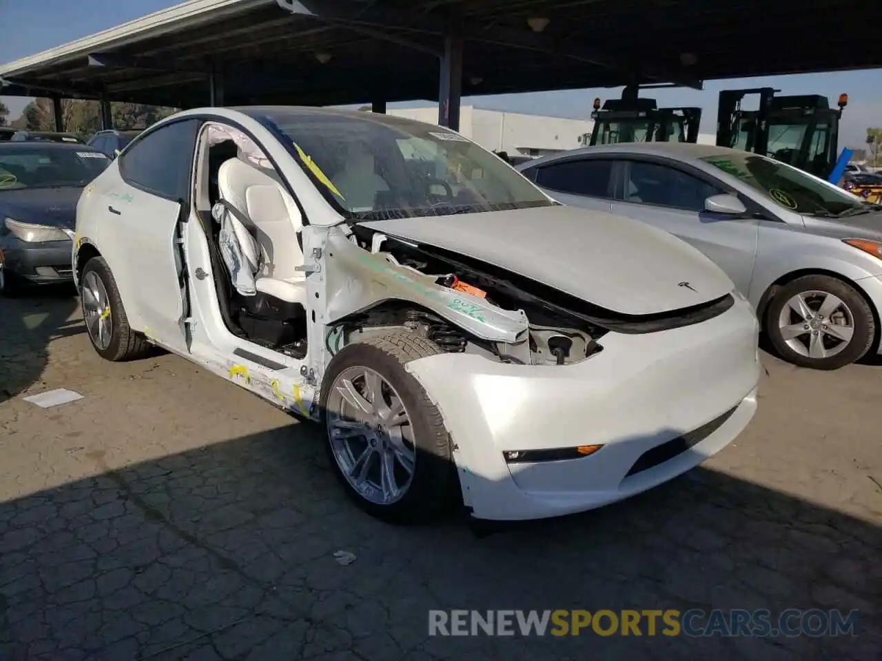 4 Photograph of a damaged car 7SAYGDEE3NF373720 TESLA MODEL Y 2022