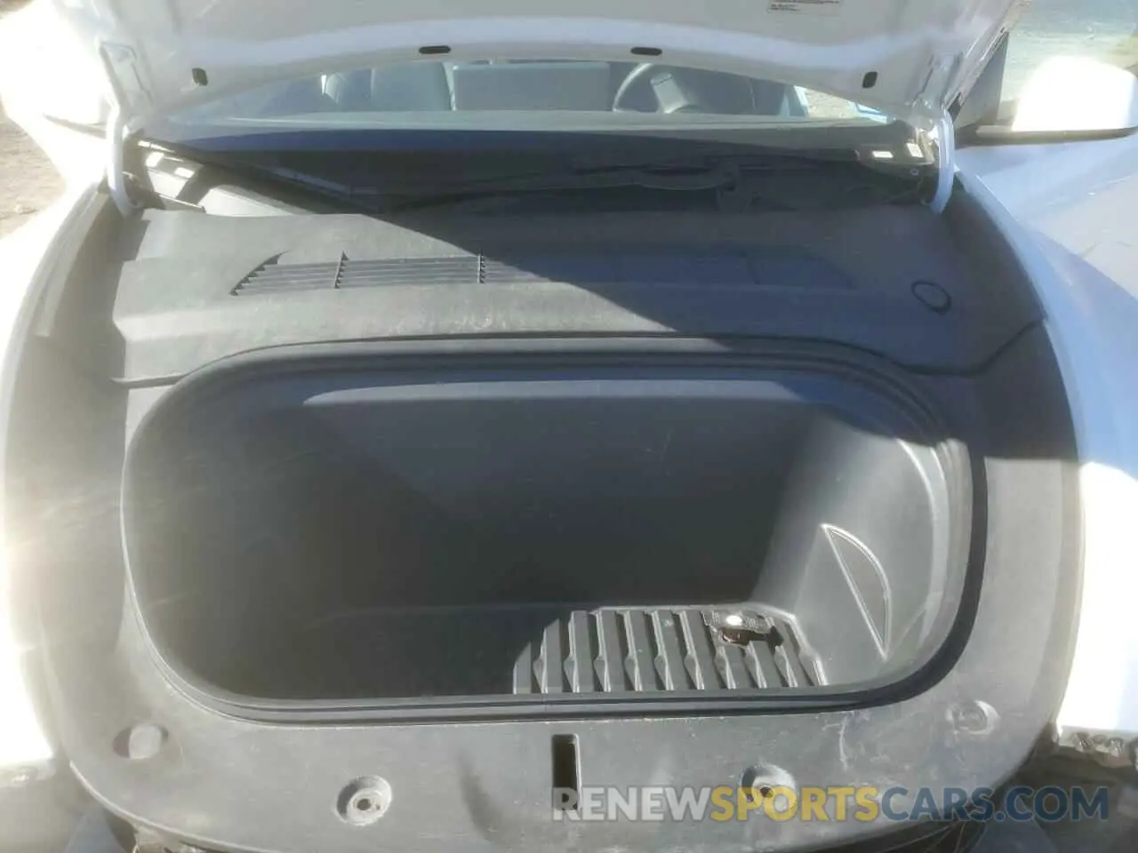 11 Photograph of a damaged car 7SAYGDEE3NF385950 TESLA MODEL Y 2022