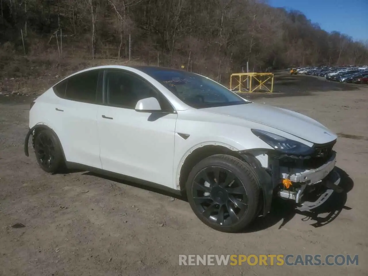 4 Photograph of a damaged car 7SAYGDEE3NF385950 TESLA MODEL Y 2022