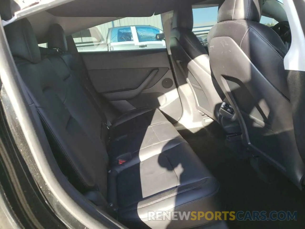 10 Photograph of a damaged car 7SAYGDEE3NF389433 TESLA MODEL Y 2022