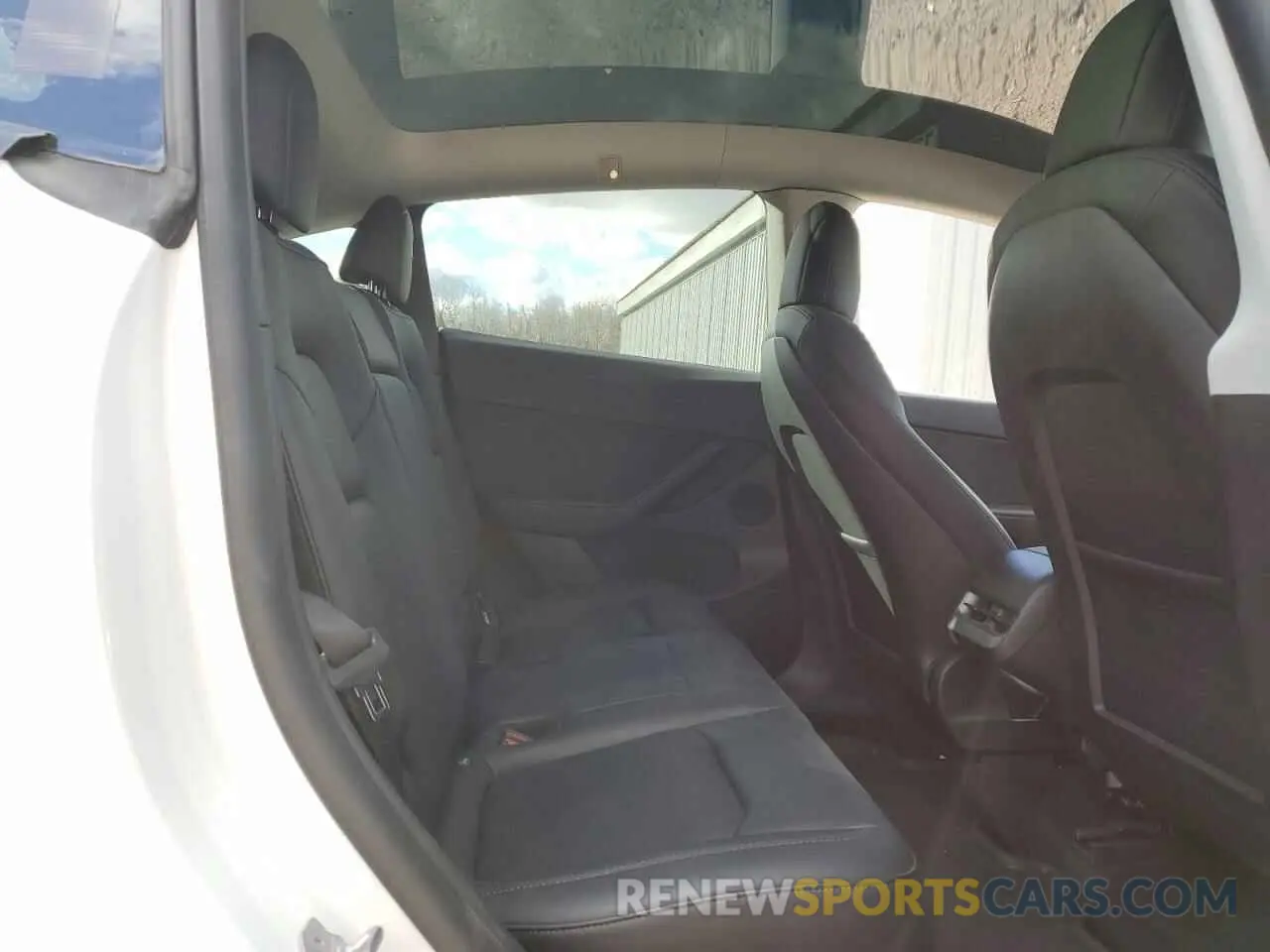 10 Photograph of a damaged car 7SAYGDEE3NF418039 TESLA MODEL Y 2022