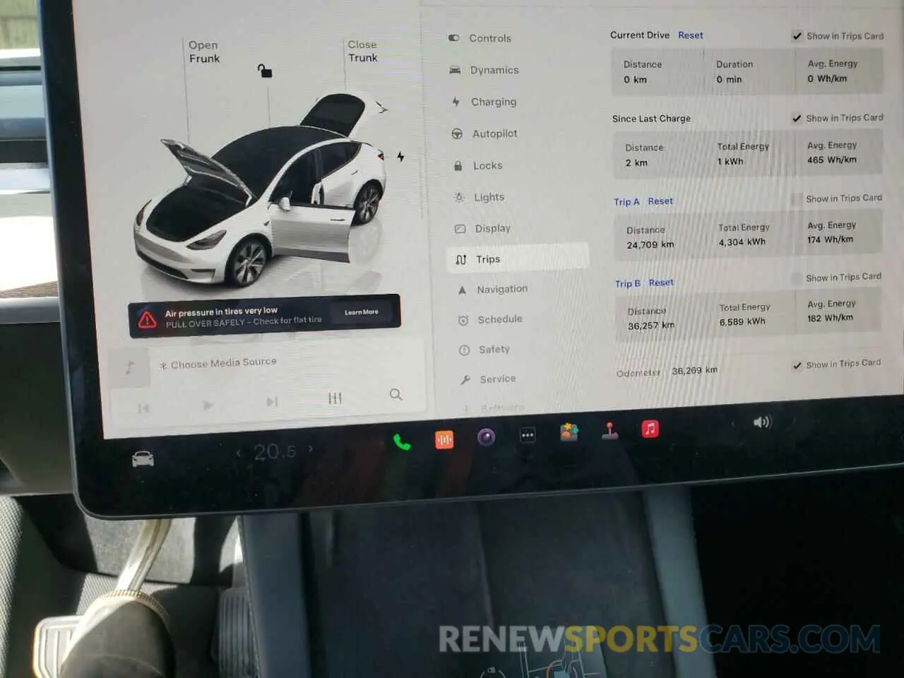 9 Photograph of a damaged car 7SAYGDEE3NF418039 TESLA MODEL Y 2022