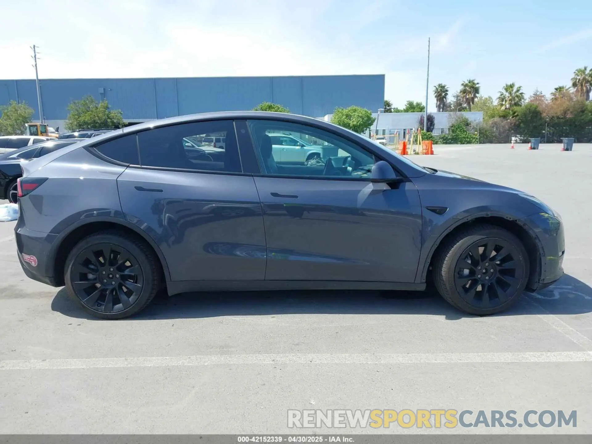 13 Photograph of a damaged car 7SAYGDEE3NF422205 TESLA MODEL Y 2022