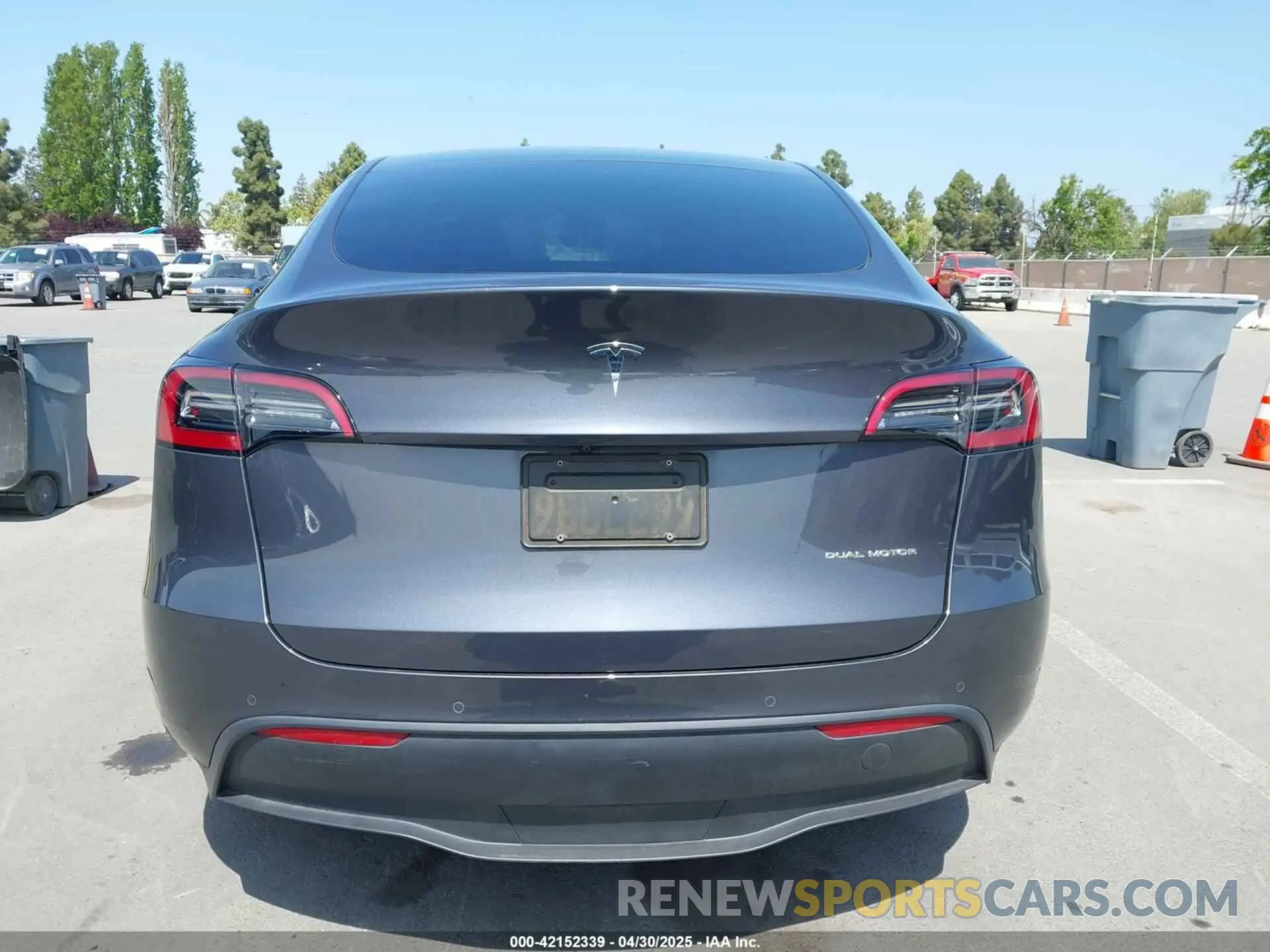 16 Photograph of a damaged car 7SAYGDEE3NF422205 TESLA MODEL Y 2022