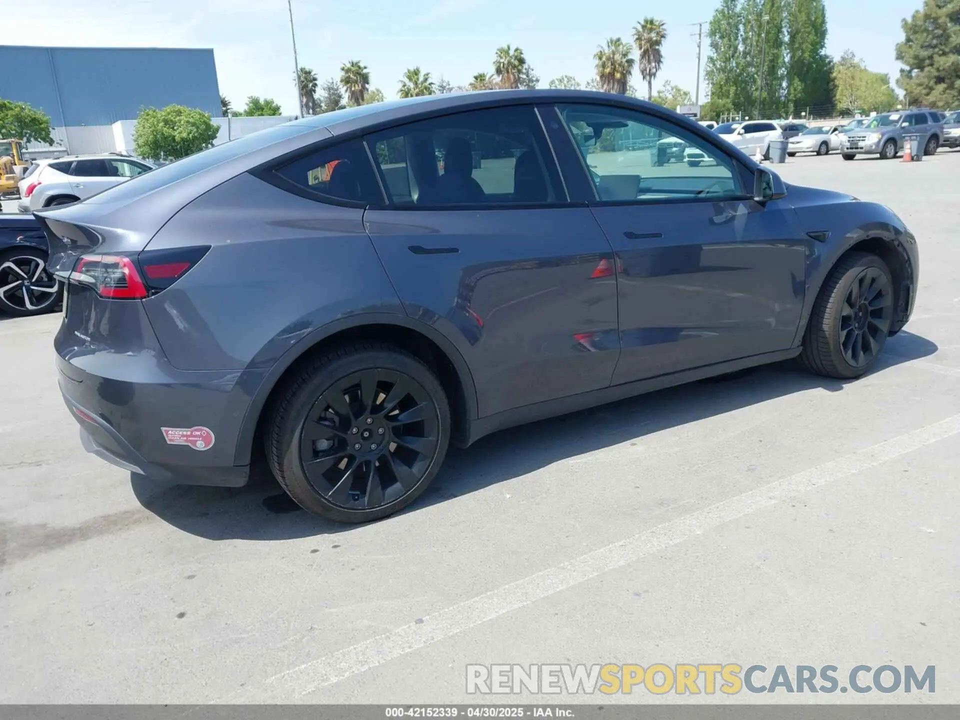 4 Photograph of a damaged car 7SAYGDEE3NF422205 TESLA MODEL Y 2022