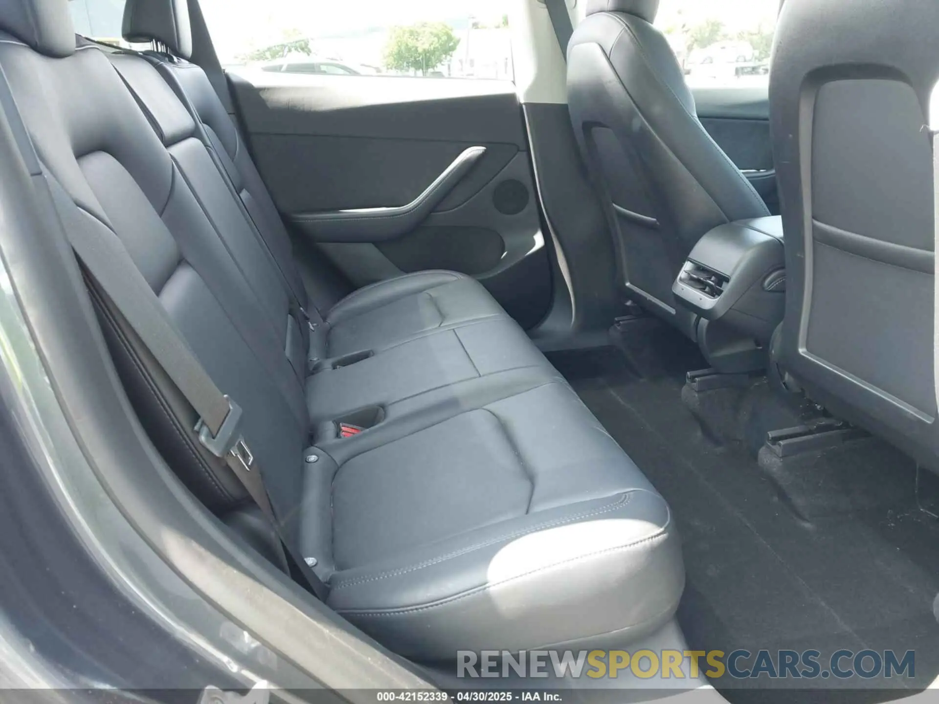 8 Photograph of a damaged car 7SAYGDEE3NF422205 TESLA MODEL Y 2022