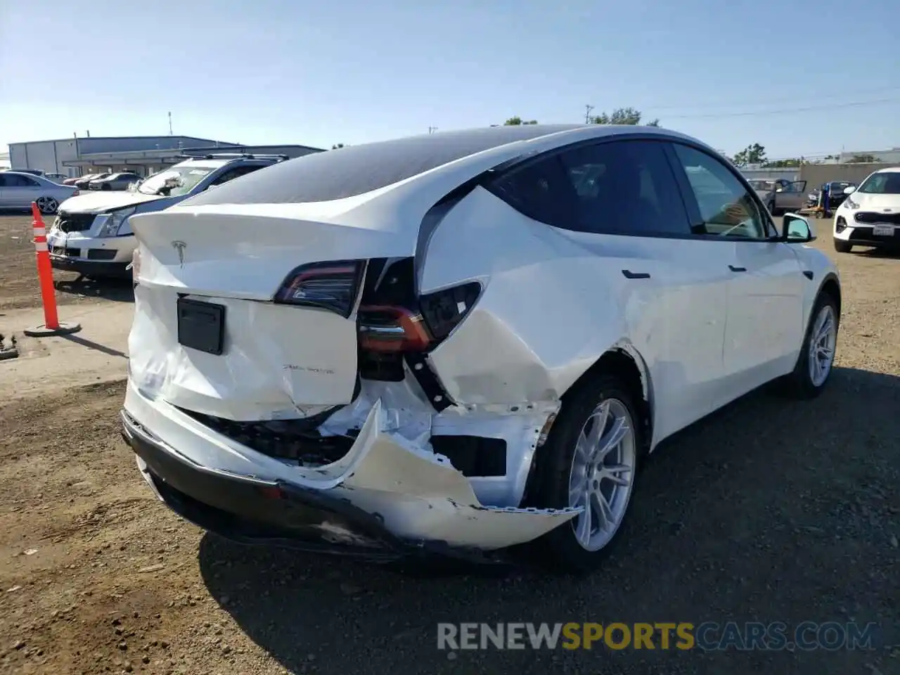 4 Photograph of a damaged car 7SAYGDEE3NF423239 TESLA MODEL Y 2022