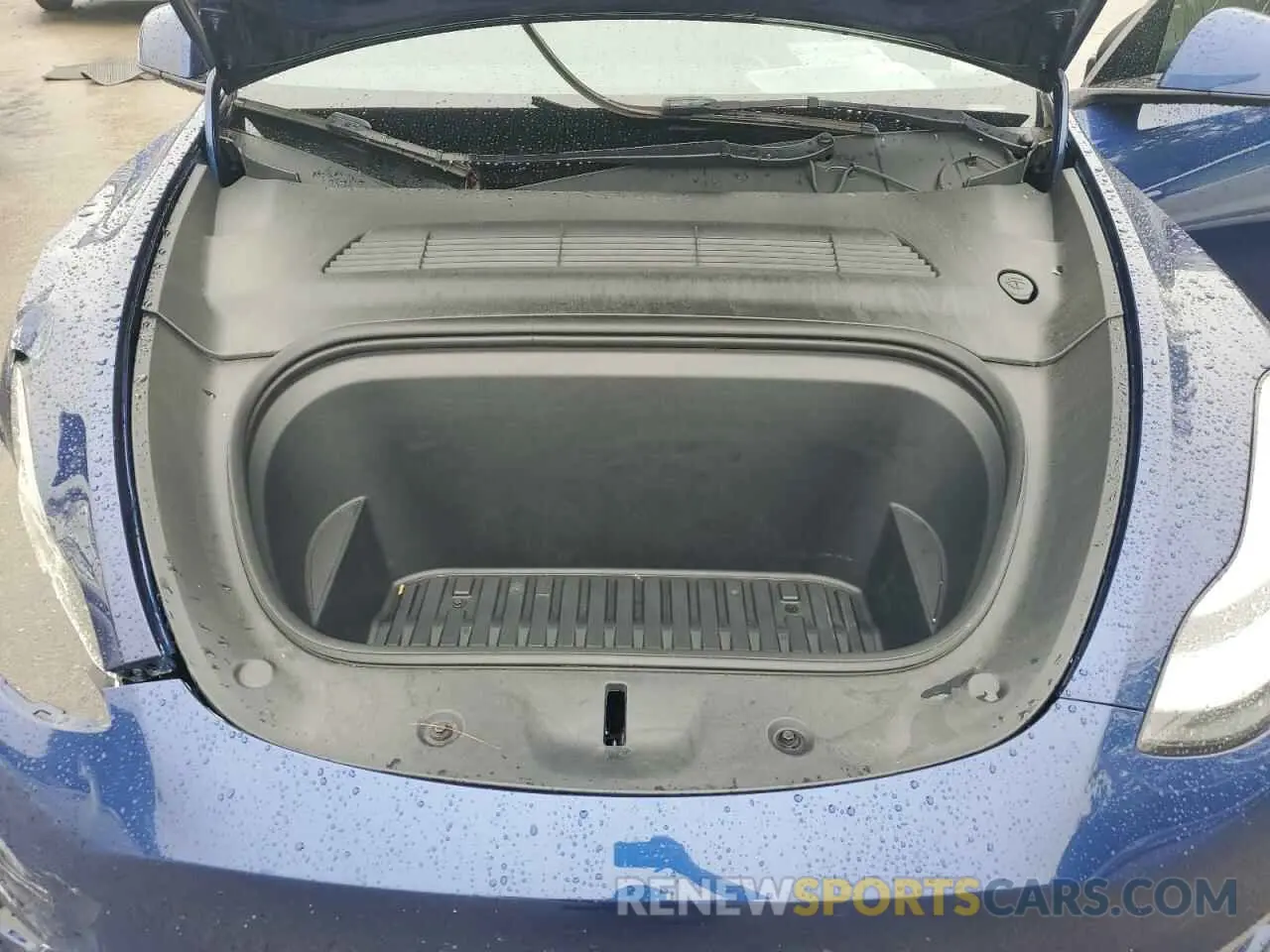 12 Photograph of a damaged car 7SAYGDEE3NF425640 TESLA MODEL Y 2022