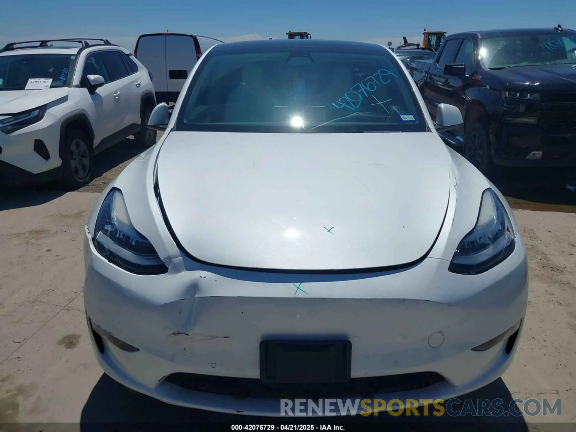 12 Photograph of a damaged car 7SAYGDEE3NF426481 TESLA MODEL Y 2022
