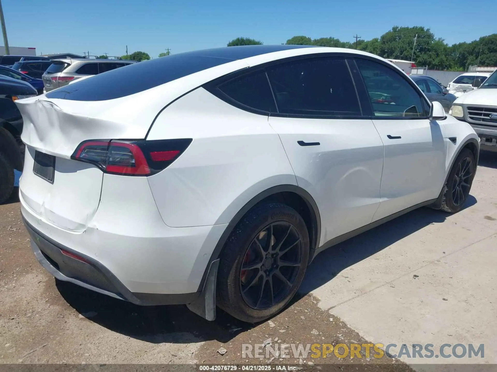 4 Photograph of a damaged car 7SAYGDEE3NF426481 TESLA MODEL Y 2022
