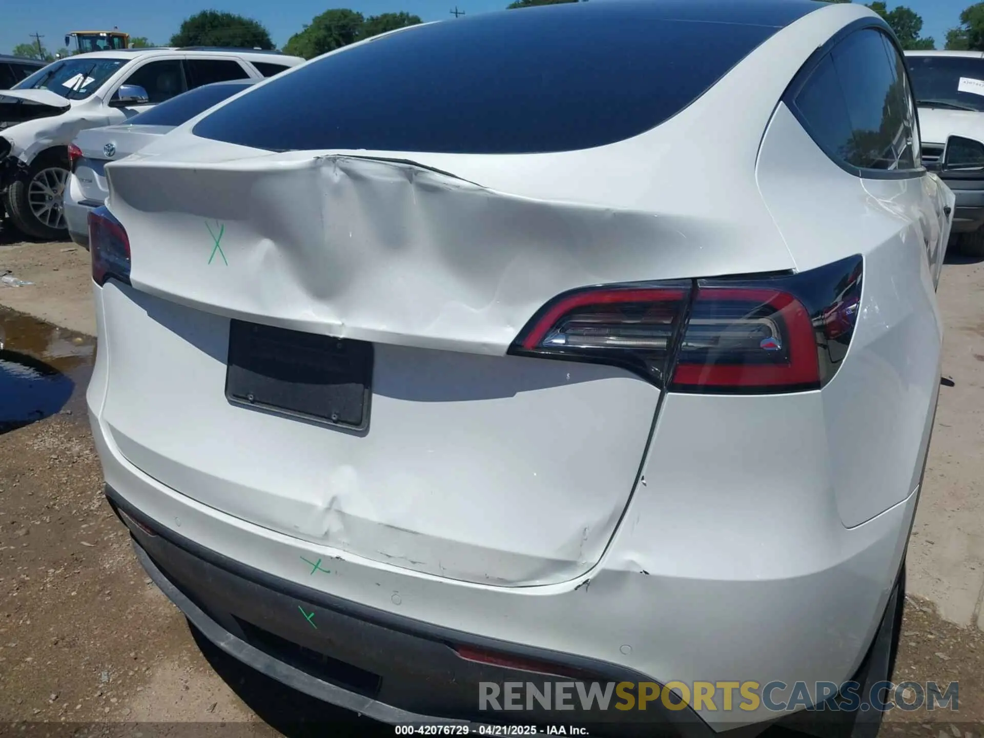 6 Photograph of a damaged car 7SAYGDEE3NF426481 TESLA MODEL Y 2022