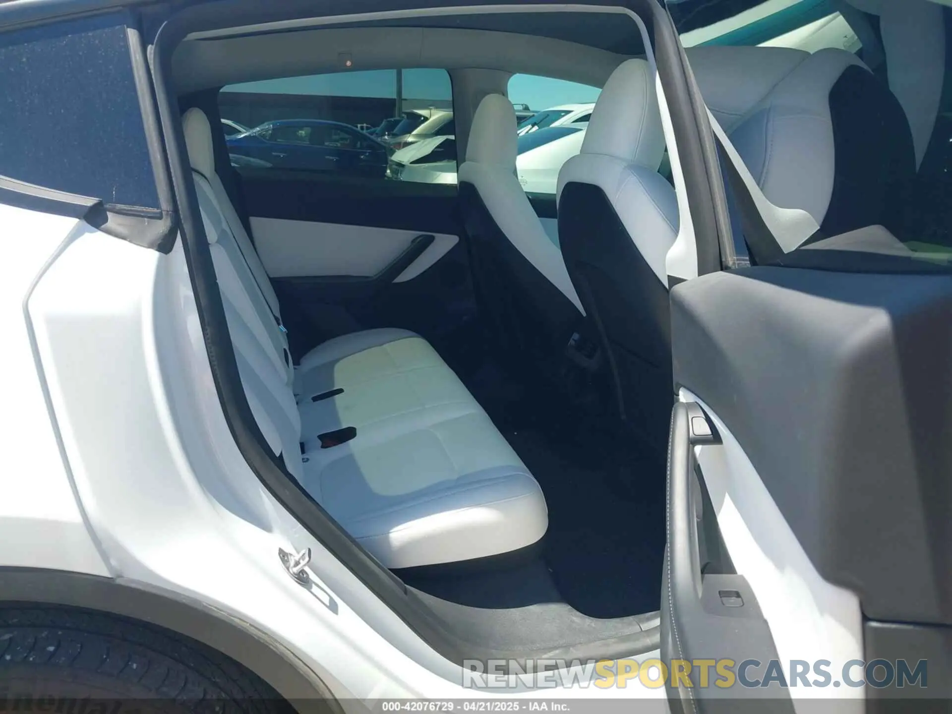 8 Photograph of a damaged car 7SAYGDEE3NF426481 TESLA MODEL Y 2022