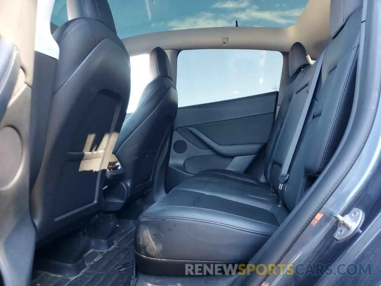 11 Photograph of a damaged car 7SAYGDEE3NF435259 TESLA MODEL Y 2022