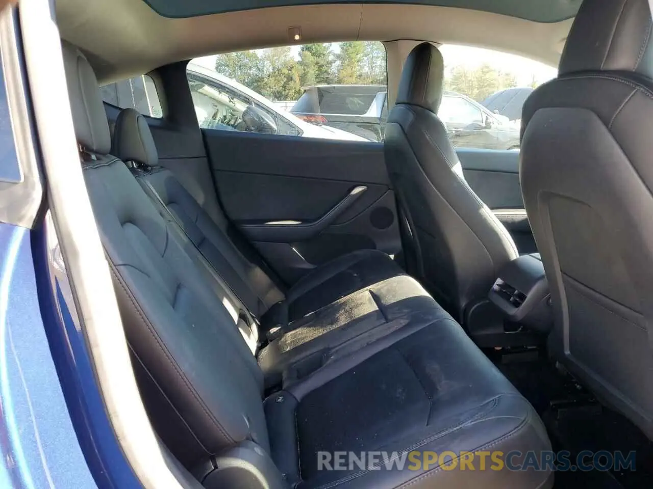 10 Photograph of a damaged car 7SAYGDEE3NF445886 TESLA MODEL Y 2022