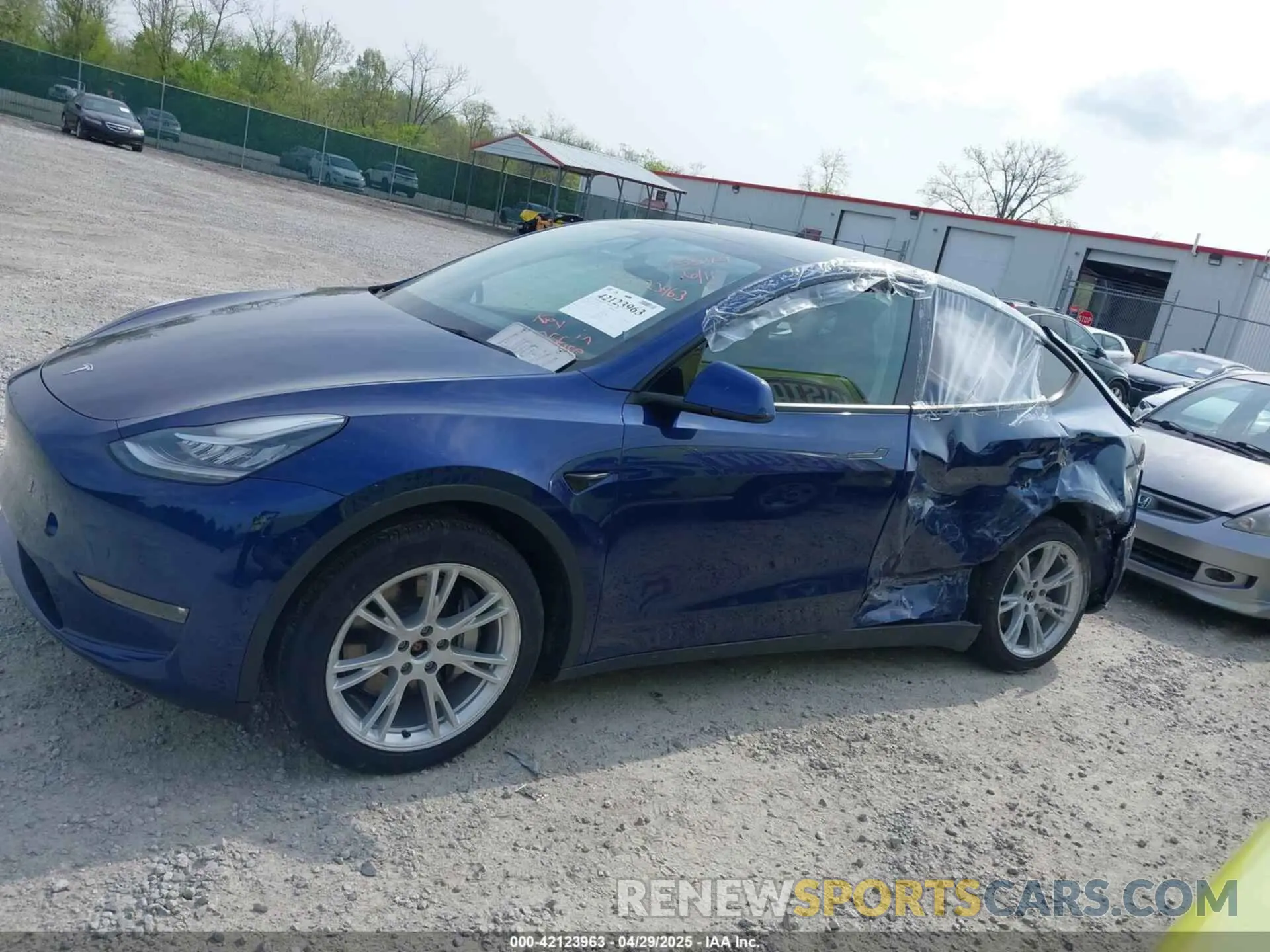 14 Photograph of a damaged car 7SAYGDEE3NF455544 TESLA MODEL Y 2022