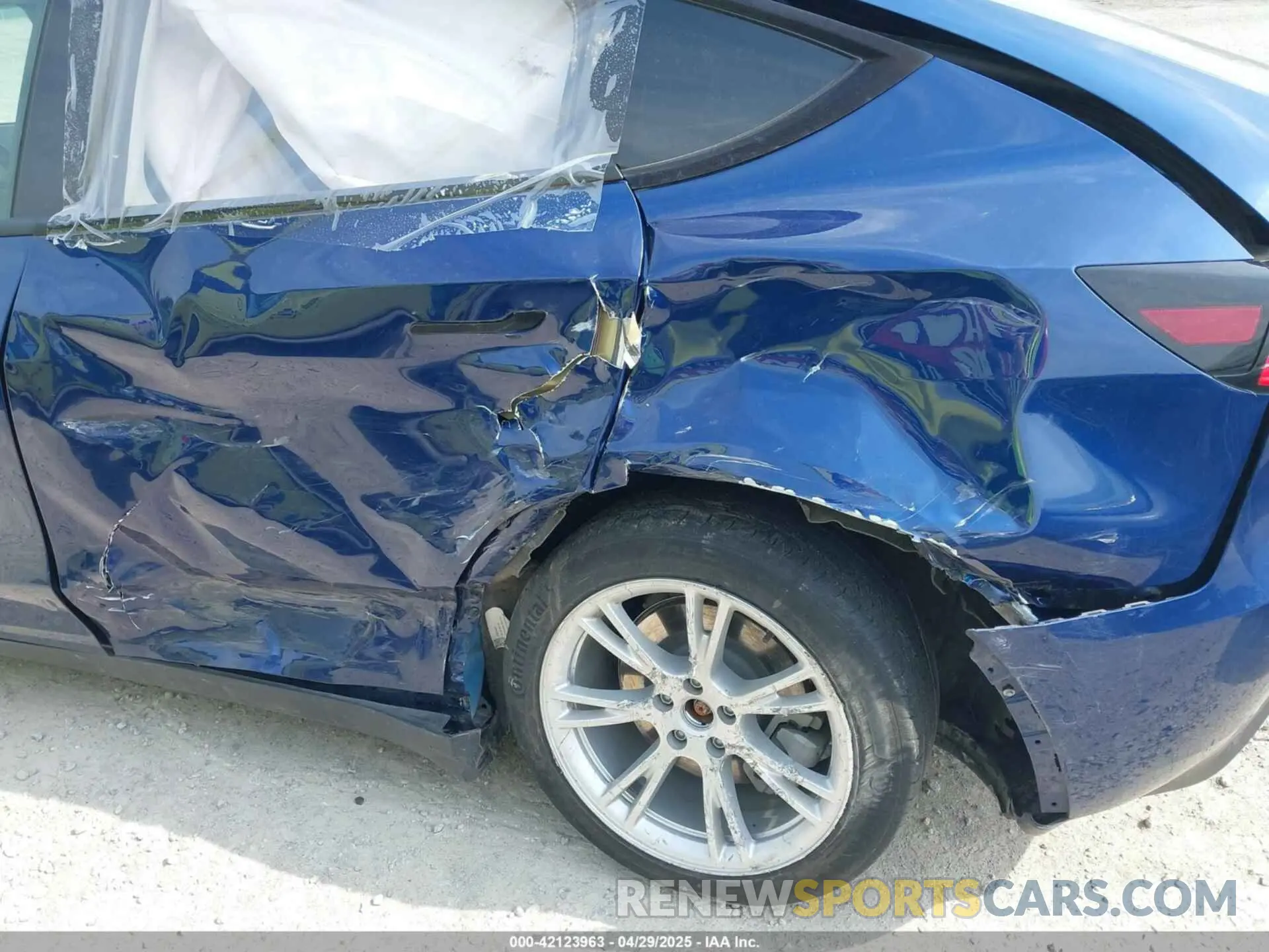 6 Photograph of a damaged car 7SAYGDEE3NF455544 TESLA MODEL Y 2022