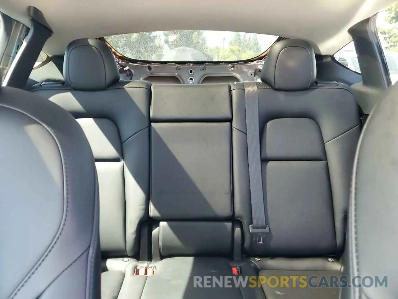10 Photograph of a damaged car 7SAYGDEE3NF507044 TESLA MODEL Y 2022