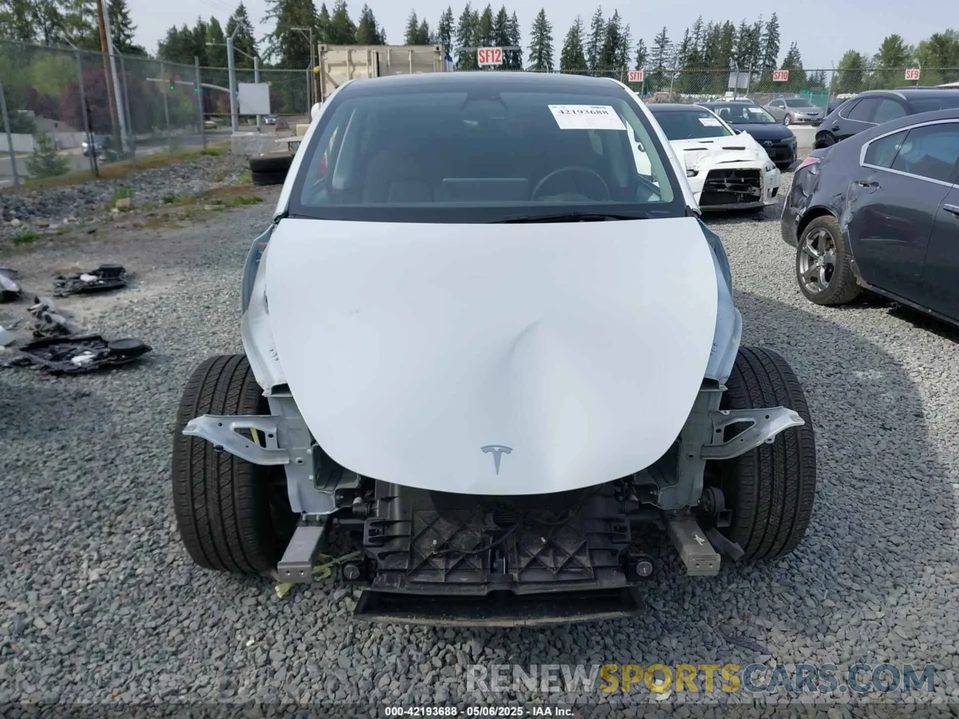 13 Photograph of a damaged car 7SAYGDEE3NF513510 TESLA MODEL Y 2022